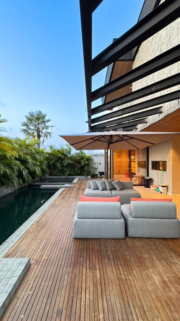 Piscina e deck integrados