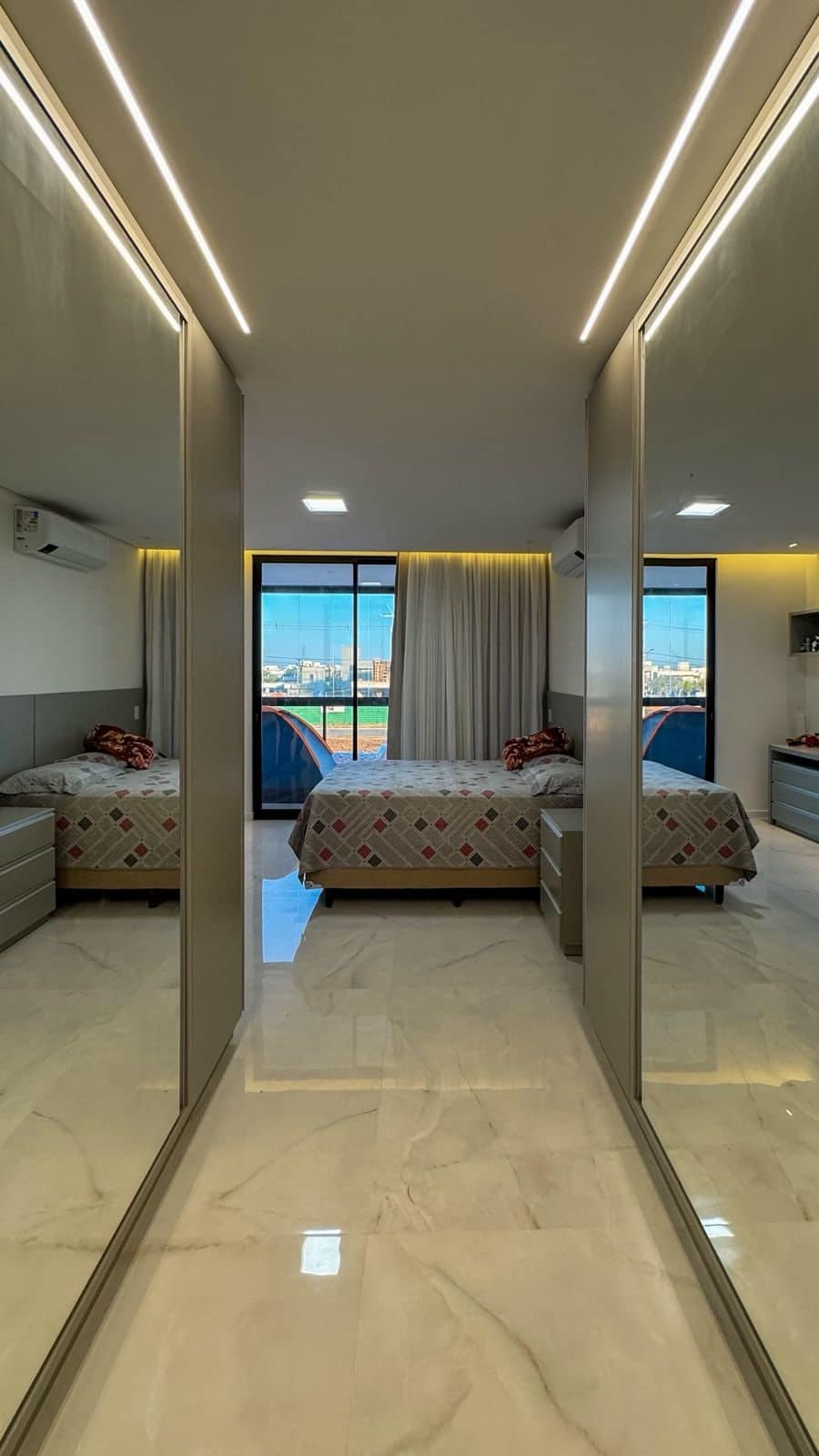 Quarto mobiliado e climatizado