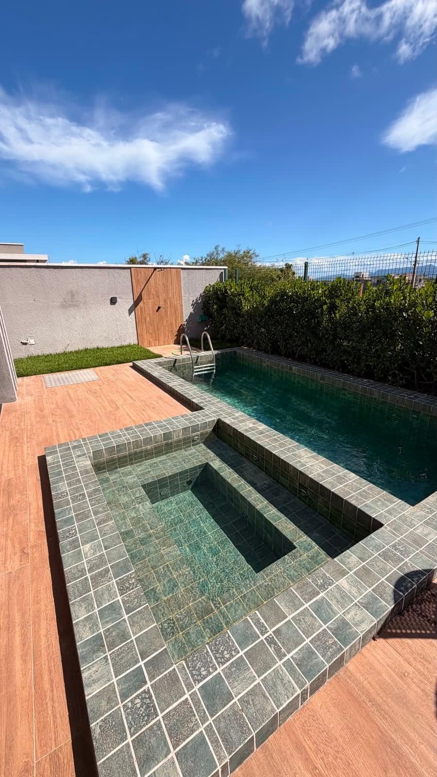Piscina privativa com hidromassagem
