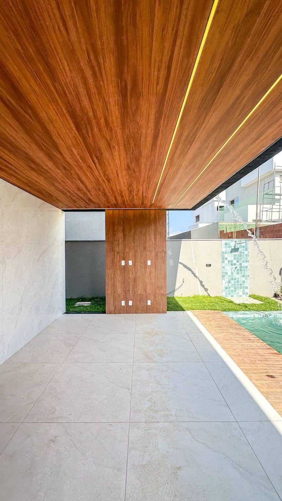 Deck em granito com churrasqueira